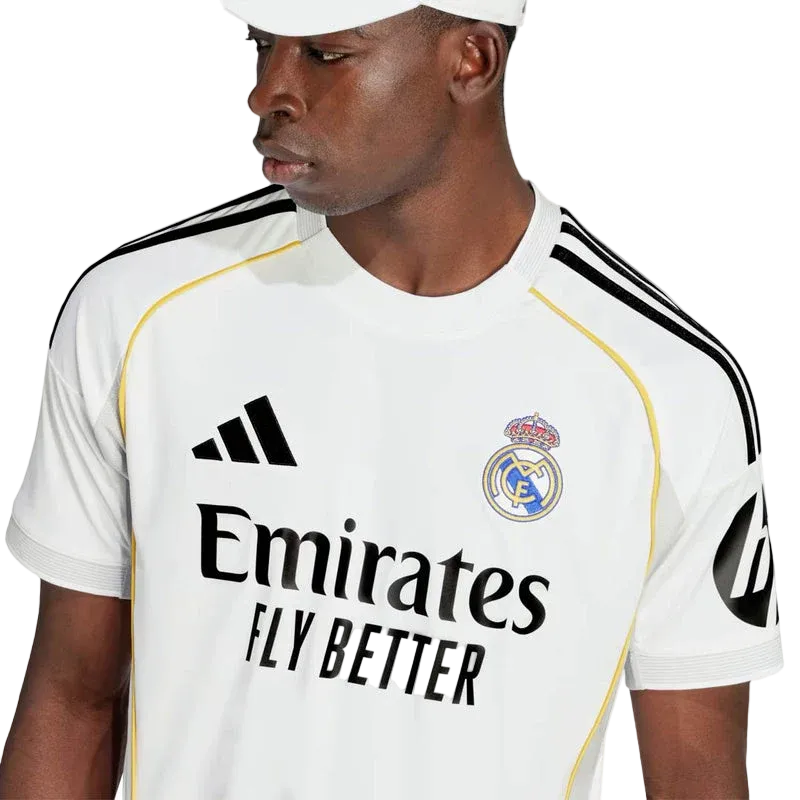 Maglia Home adidas Kylian Mbappé Real Madrid 2025/26 con patch di Champions League (Bianca)