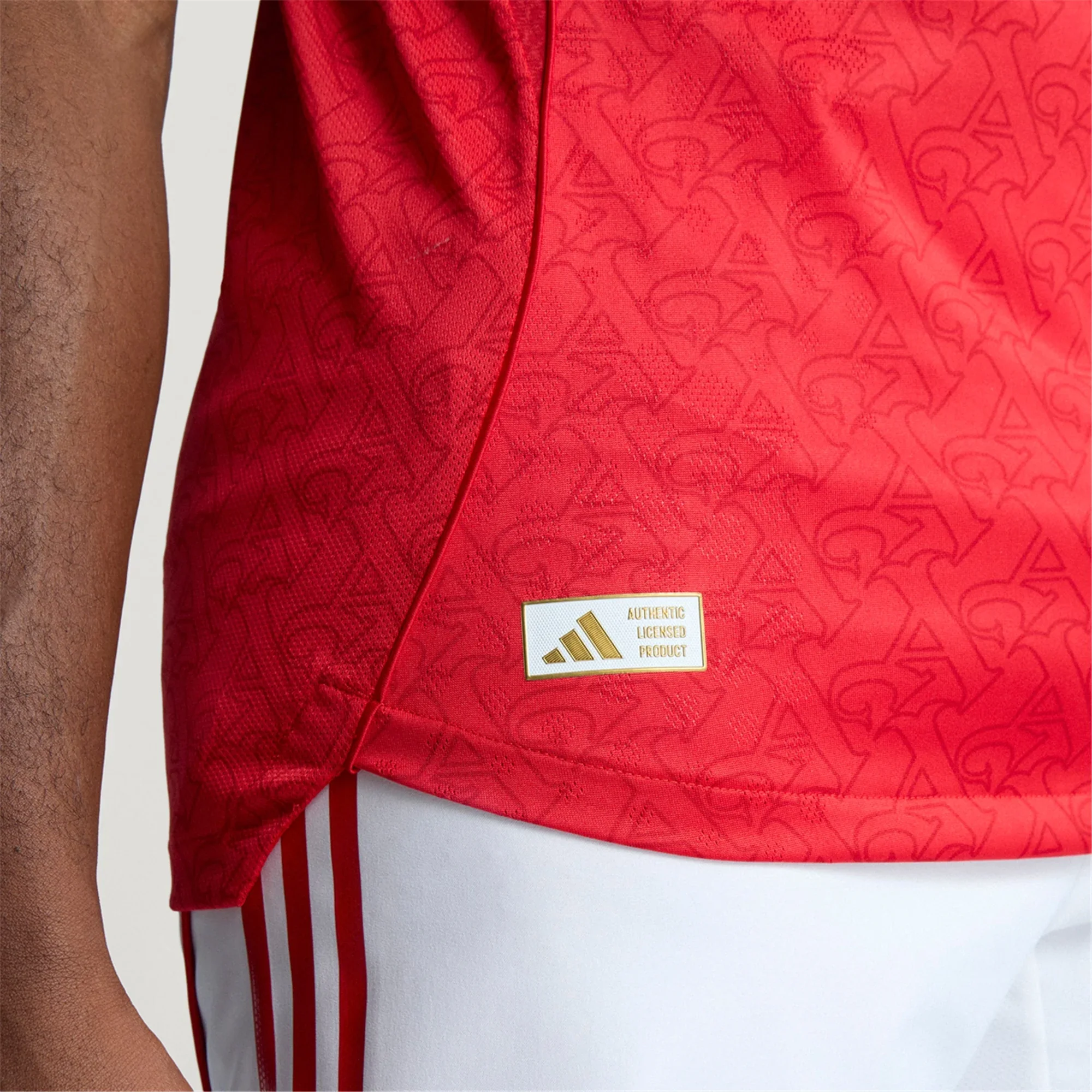 Maglia Home  adidas Bukayo Saka Arsenal FC 2025/26 con Patch Champions League (Rosso Scarlet / Bianco)